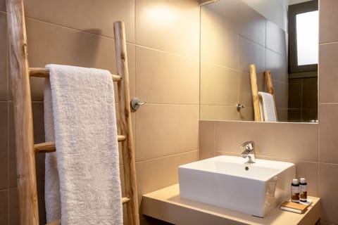 1 bedroom, premium bedding, down comforters, pillowtop beds