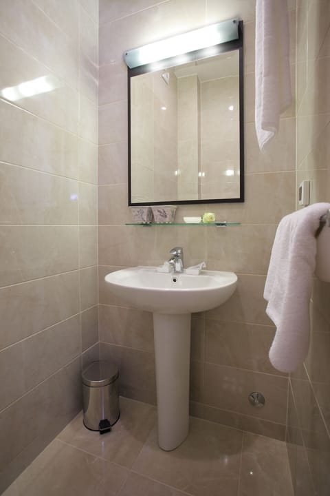 Economy Double Room | Bathroom | Hair dryer, towels, soap, toilet paper