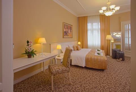 Superior Double or Twin Room | Individually decorated, desk, laptop workspace, soundproofing