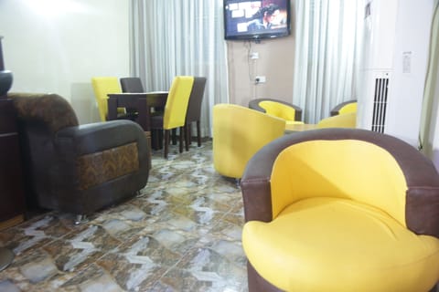 Daily continental breakfast (NGN 1000 per person)