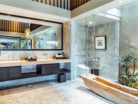 Premier Villa with Refined Bathroom | Bathroom | Separate tub and shower, deep soaking tub, rainfall showerhead