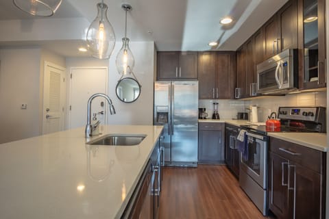 City Apartment | Private kitchen | Full-size fridge, microwave, oven, stovetop