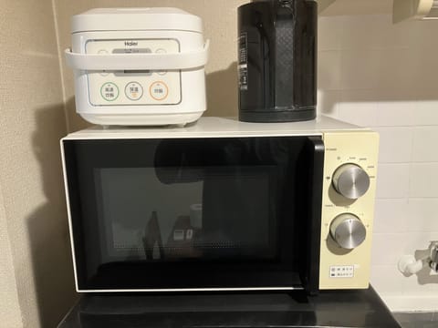 Deluxe Apartment | Microwave