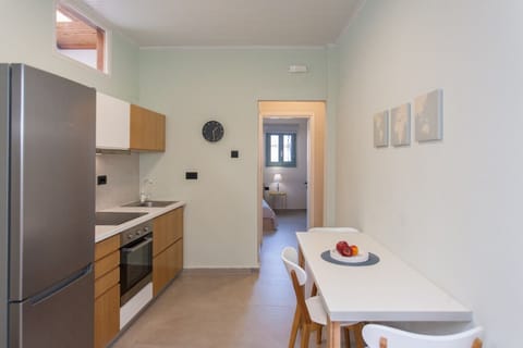 Deluxe Apartment, 2 Bedrooms, Balcony | Private kitchen