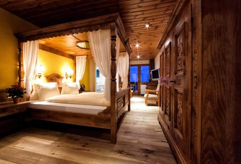 In-room safe, desk, blackout drapes, free WiFi