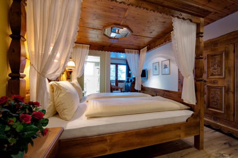 In-room safe, desk, blackout drapes, free WiFi