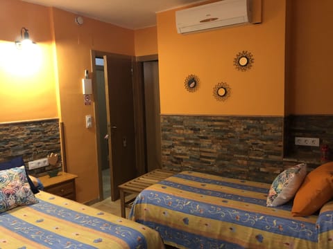 Basic Triple Room | Free WiFi, bed sheets