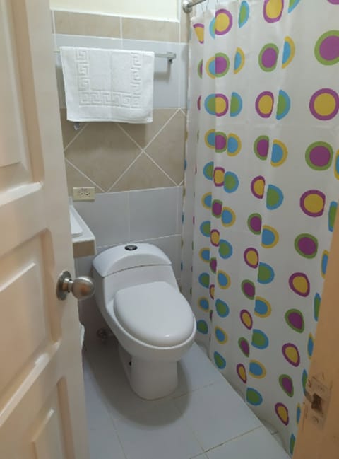 Standard Room | Bathroom | Shower, free toiletries, towels