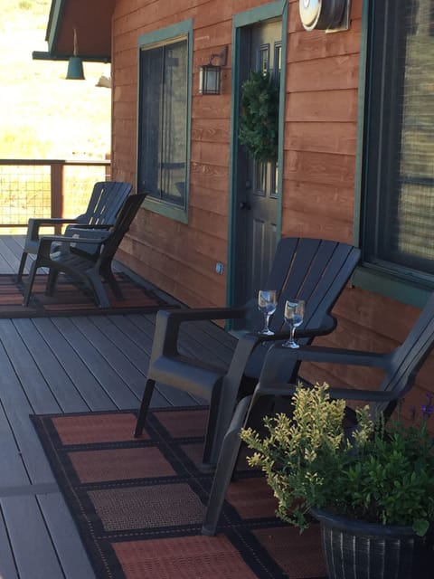 Deck - is a beautiful place to hang out and do some Stargazing at night.