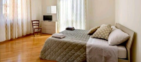 Double Room | Desk, soundproofing, free WiFi, bed sheets