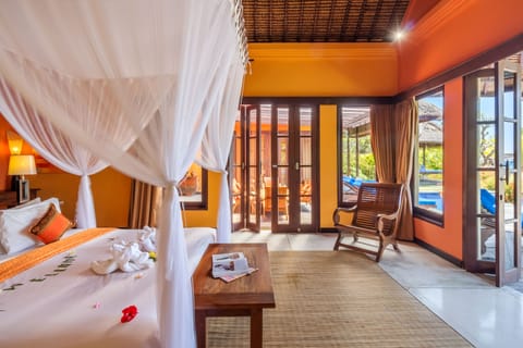 Minibar, in-room safe, desk, iron/ironing board