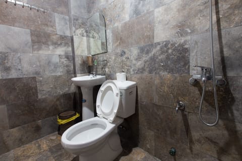 Superior Room | Bathroom | Shower, rainfall showerhead, hair dryer, slippers