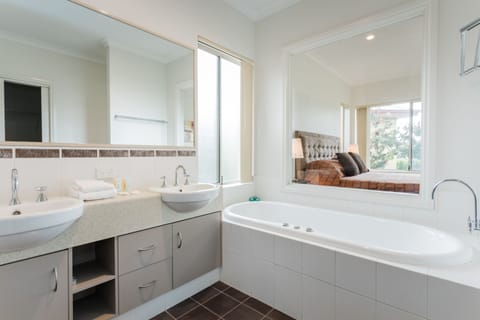 Deluxe Cottage, 2 Bedrooms, Ocean View | Bathroom | Shower, free toiletries, hair dryer, towels