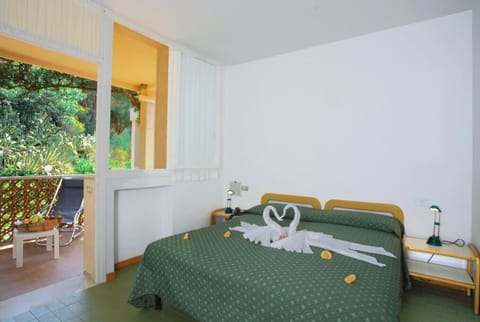 Standard Double Room | Desk, free WiFi, bed sheets