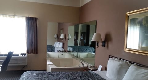 Suite, 1 King Bed | Jetted tub