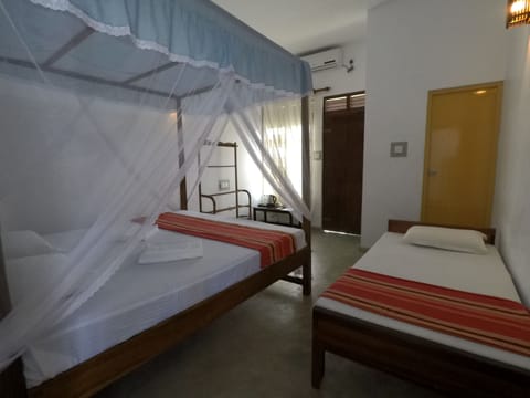 Elite Triple Room | Individually decorated, individually furnished, free WiFi, bed sheets