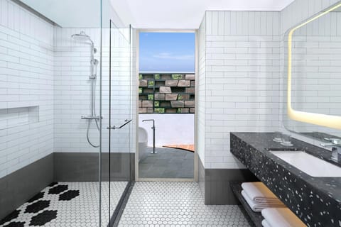 Urban, Loft, 1 King Bed, Terrace | Bathroom | Shower, rainfall showerhead, free toiletries, hair dryer