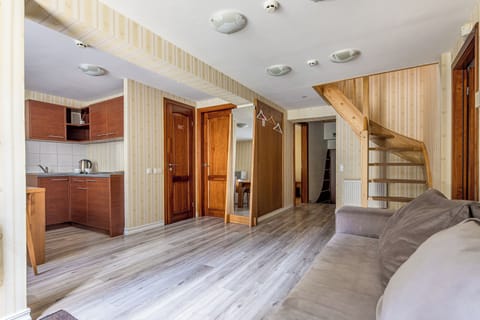 Duplex Cottage, 3 Bedrooms | Minibar, soundproofing, free WiFi, bed sheets