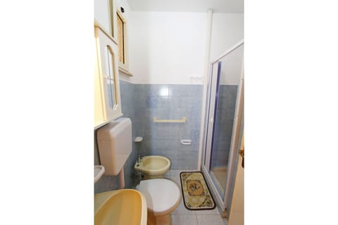 Apartment, 2 Bedrooms, Non Smoking | Bathroom | Shower, rainfall showerhead, bidet