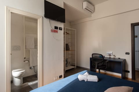 City Double Room | Desk, soundproofing, iron/ironing board, free WiFi