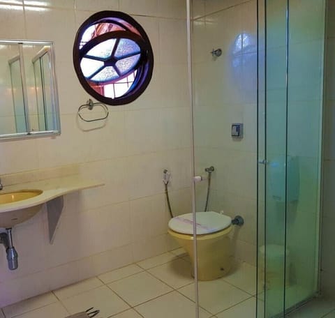 Deluxe Twin Room | Bathroom amenities | Shower, towels, soap, shampoo