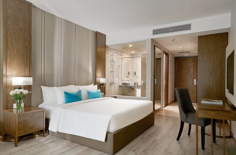 Deluxe Double Room, 1 King Bed, City View | Premium bedding, desk, laptop workspace, blackout drapes