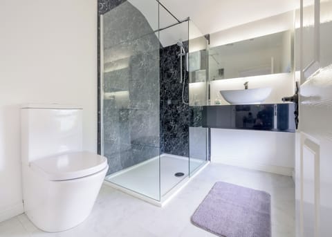 Double Room (Luxury King) | Premium bedding, individually decorated, individually furnished, desk