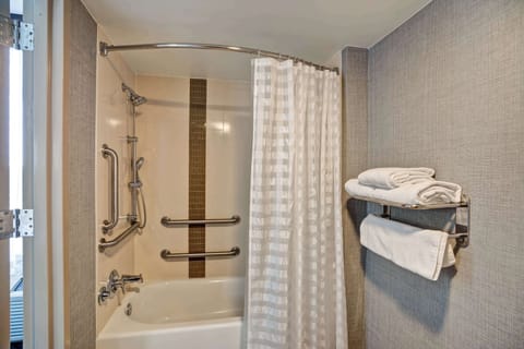 Combined shower/tub, designer toiletries, hair dryer, towels