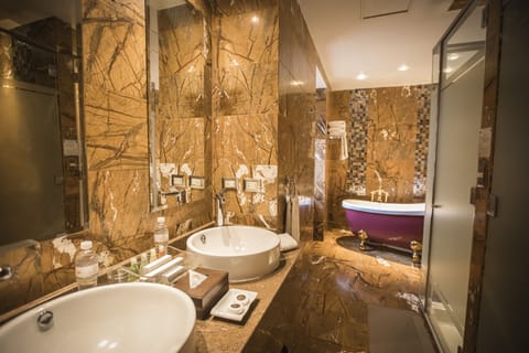 Suite, 1 King Bed (Oxygen) | Bathroom | Combined shower/tub, jetted tub, free toiletries, hair dryer