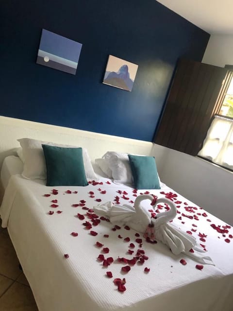 Standard Twin Room | Hypo-allergenic bedding, pillowtop beds, minibar, in-room safe