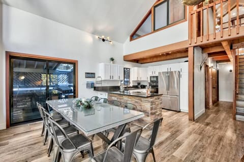 Dining room & fully renovated kitchen · Full kitchen with high end amenities