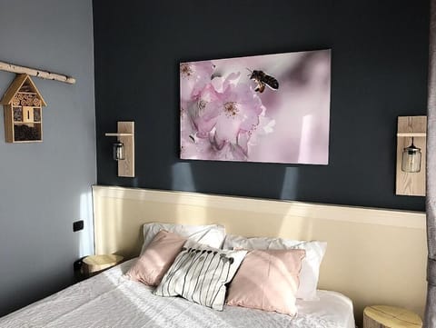 Desk, free cribs/infant beds, free WiFi, bed sheets