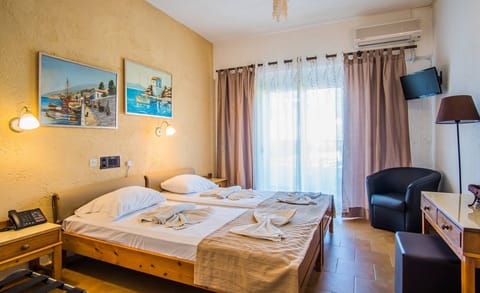 Classic Double Room | In-room safe, blackout drapes, iron/ironing board, free WiFi