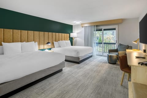 Standard Room, Multiple Beds, Refrigerator & Microwave, Courtyard View | Iron/ironing board, bed sheets