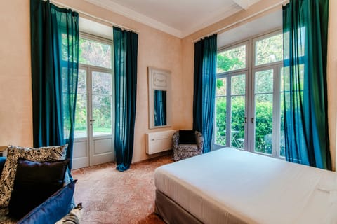 Studio Suite | Frette Italian sheets, premium bedding, down comforters, pillowtop beds