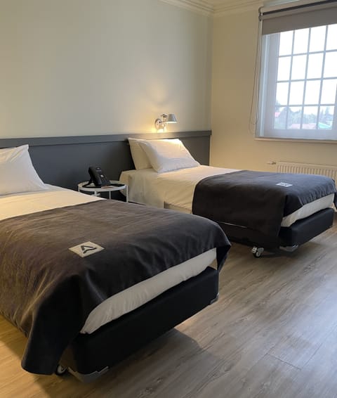 Almaroom Twin | Premium bedding, pillowtop beds, minibar, in-room safe