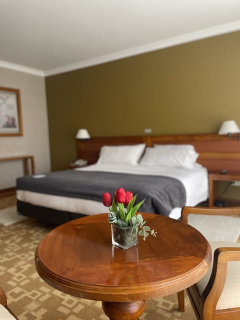 Suite | Premium bedding, pillowtop beds, minibar, in-room safe