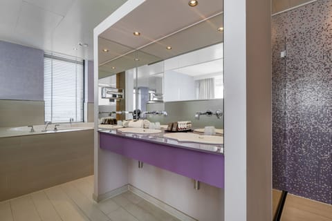 Wellness White Suite | Bathroom | Shower, rainfall showerhead, free toiletries, hair dryer