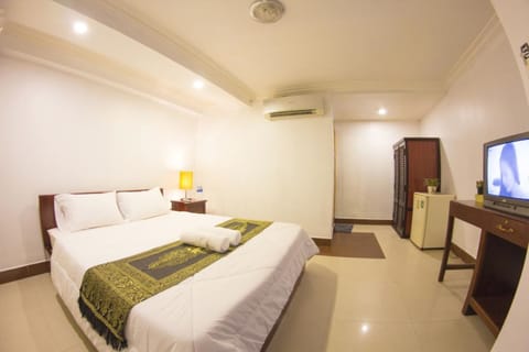 Standard Double Room | In-room safe, blackout drapes, soundproofing, free WiFi