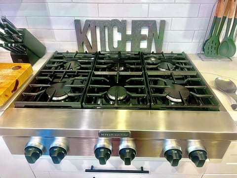 6 Gas burner CookTop