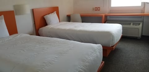 Executive Double Room | Blackout drapes, iron/ironing board, free WiFi, bed sheets