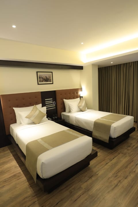 Deluxe Double Room | In-room safe, laptop workspace, iron/ironing board, rollaway beds