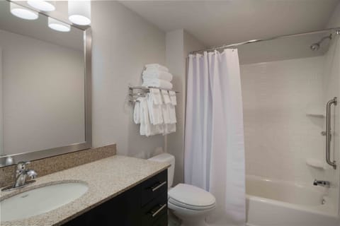 Studio, 2 Queen Beds | Bathroom | Combined shower/tub, free toiletries, hair dryer, towels
