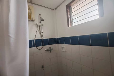 Superior Double Room, Beachfront | Bathroom | Shower, rainfall showerhead, free toiletries, bidet