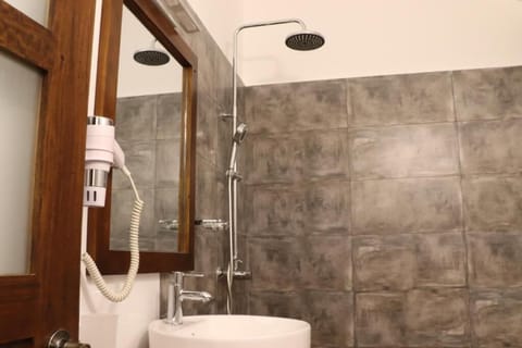 Shower, rainfall showerhead, towels