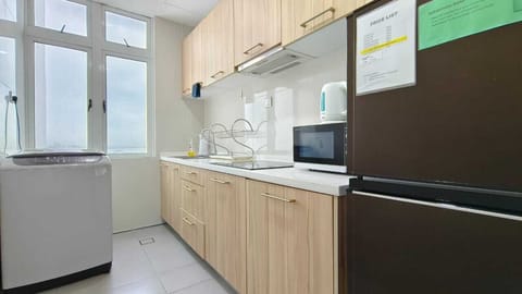 Signature Apartment, 2 Bedrooms, City View, Corner | Private kitchen | Full-size fridge, microwave, stovetop, electric kettle