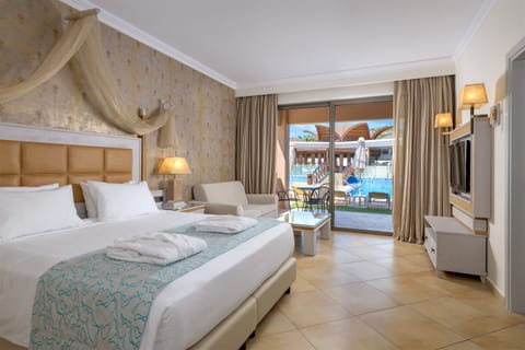 Luxury Suite, Direct Pool Access | Hypo-allergenic bedding, minibar, in-room safe, desk