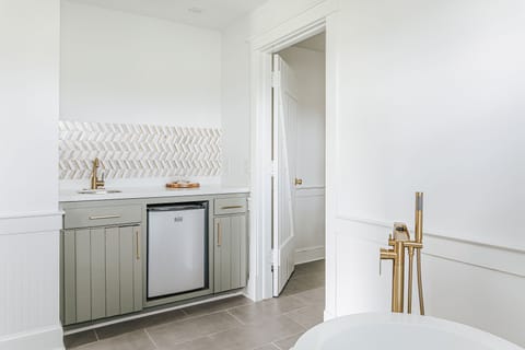 Superior Suite, Ensuite (7) | Private kitchenette