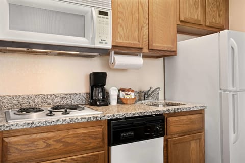 Room, 1 King Bed | Private kitchen | Fridge, microwave, coffee/tea maker, cookware/dishes/utensils