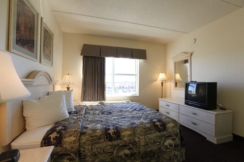 Suite, 1 Queen Bed | Iron/ironing board, free WiFi, bed sheets, wheelchair access